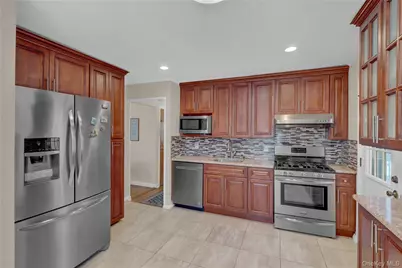 932 Cherry Lane, Floral Park, NY 11001 - Photo 5