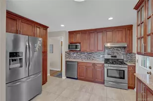 932 Cherry Ln, Floral Park, NY 11001 - Photo 11