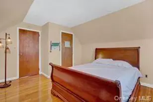 932 Cherry Ln, Floral Park, NY 11001 - Photo 15