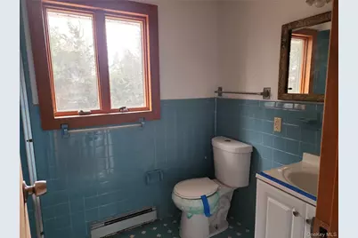 624 Montauk Highway, West Islip, NY 11795 - Photo 7