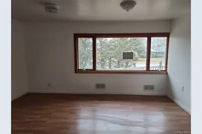 624 Montauk Highway, West Islip, NY 11795 - Photo 5