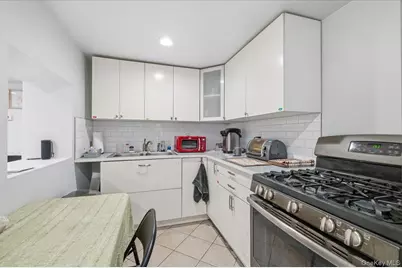 1210 Plainview Avenue, Far Rockaway, NY 11691 - Photo 17