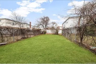 1210 Plainview Avenue, Far Rockaway, NY 11691 - Photo 23