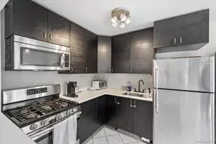 12-10 Plainview Ave, Far Rockaway, NY 11691 - Photo 7