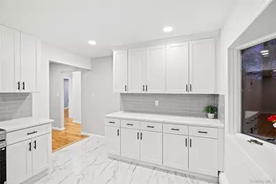 25 Lincoln Avenue, Ronkonkoma, NY 11779 - Photo 5