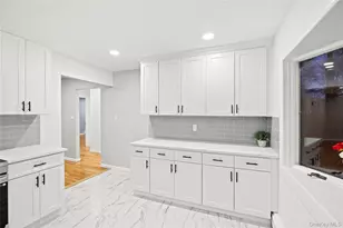 25 Lincoln Ave, Ronkonkoma, NY 11779 - Photo 5