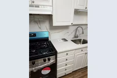 18 Leach Street, Lynbrook, NY 11563 - Photo 5