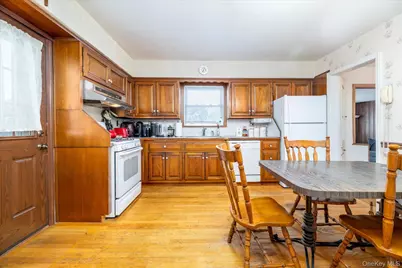 31 Alden Court, Malverne, NY 11565 - Photo 7