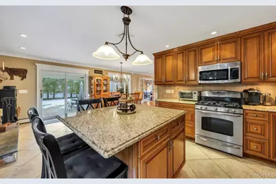 274 Collington Drive, Ronkonkoma, NY 11779 - Photo 3