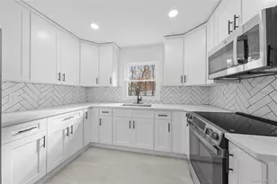 78 Carr Ln, Coram, NY 11727 - Photo 7