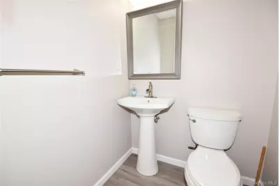 21 Virginia Pine #21, Bay Shore, NY 11706 - Photo 9