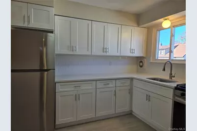 73 Pearsall Avenue #2nd Floor, Lynbrook, NY 11563 - Photo 7