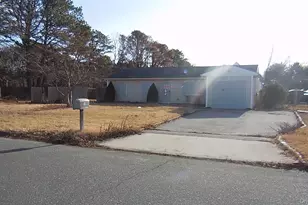 2 Hollow St, Bellport, NY 11713 - Photo 9