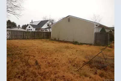 2 Hollow Street, Bellport, NY 11713 - Photo 5