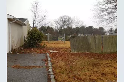 2 Hollow Street, Bellport, NY 11713 - Photo 3