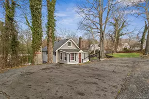 89 Upton Dr, Sound Beach, NY 11789 - Photo 3