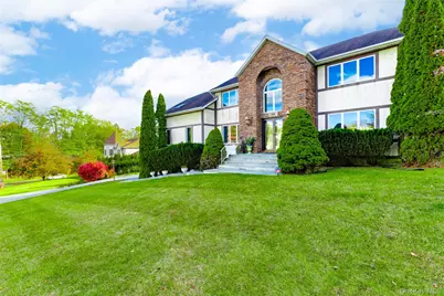 13 Mesa Place, Nanuet, NY 10954 - Photo 1