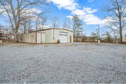 1807 Middle Road, Calverton, NY 11933 - Photo 5