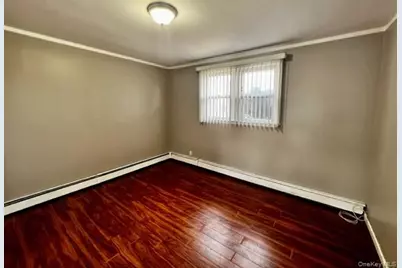 180 Elmwood Street, Valley Stream, NY 11581 - Photo 7