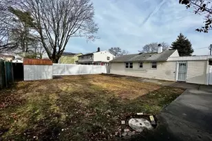 180 Elmwood St, Valley Stream, NY 11581 - Photo 13