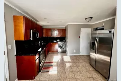 180 Elmwood Street, Valley Stream, NY 11581 - Photo 3