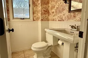 33 Pilgrim Dr, Port Jefferson, NY 11777 - Photo 17