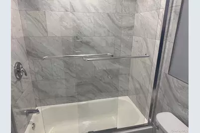 1035 Montauk Highway #5, Copiague, NY 11726 - Photo 7