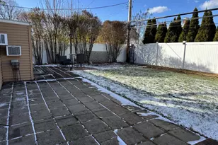 26 Polo Ln, Westbury, NY 11590 - Photo 15