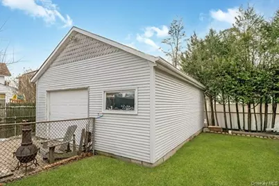 84 Bay Avenue, Hicksville, NY 11801 - Photo 15