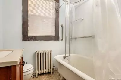 84 Bay Avenue, Hicksville, NY 11801 - Photo 5