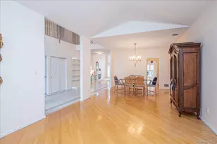 205 Windwatch Dr, Hauppauge, NY 11788 - Photo 21