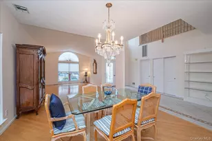 205 Windwatch Dr, Hauppauge, NY 11788 - Photo 19