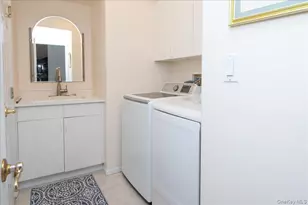 205 Windwatch Dr, Hauppauge, NY 11788 - Photo 25