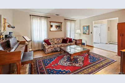 18 Barry Lane, Syosset, NY 11791 - Photo 7