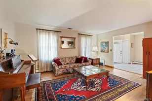 18 Barry Ln, Syosset, NY 11791 - Photo 7