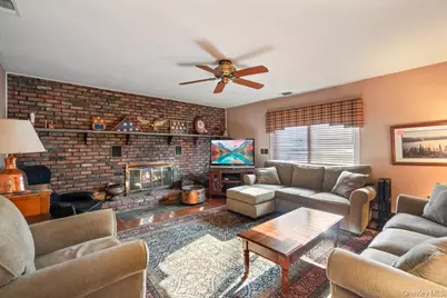 18 Barry Lane, Syosset, NY 11791 - Photo 19