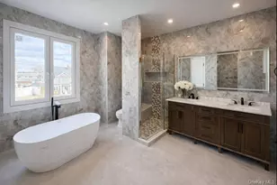 38 Dogwood Ln, Levittown, NY 11756 - Photo 19