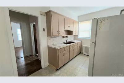 68-09 Alderton Street #2nd Fl, Rego Park, NY 11374 - Photo 7