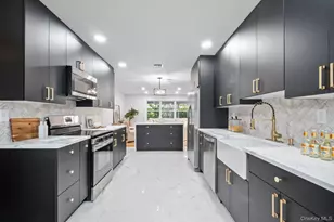 282 Vanderbilt Blvd, Oakdale, NY 11769 - Photo 13