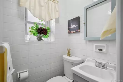 60 E Fort Hill Road, Yonkers, NY 10710 - Photo 31