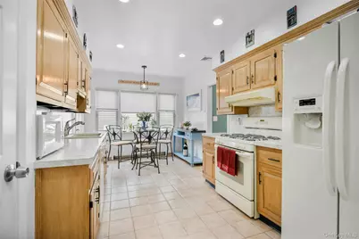 60 E Fort Hill Road, Yonkers, NY 10710 - Photo 7