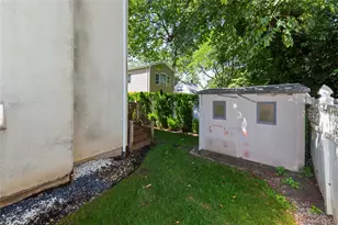 11 Manor Ave, Roslyn Heights, NY 11577 - Photo 39