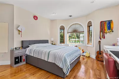 11 Manor Avenue, Roslyn Heights, NY 11577 - Photo 23