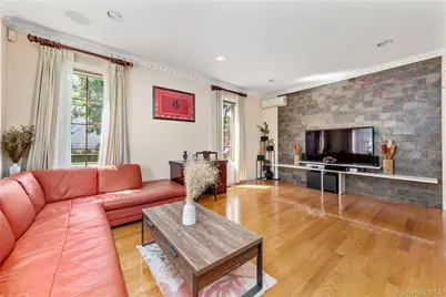 11 Manor Avenue, Roslyn Heights, NY 11577 - Photo 13