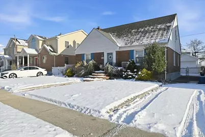 38 Irving Lane, New Hyde Park, NY 11040 - Photo 3