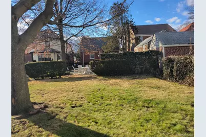 30-11 149 Street, Flushing, NY 11354 - Photo 19