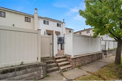 41 Woodcrest Road, New York, NY 10303 - Photo 15