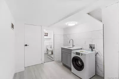 161-36 Grand Central Parkway, Jamaica, NY 11432 - Photo 11