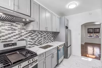 161-36 Grand Central Parkway, Jamaica, NY 11432 - Photo 7