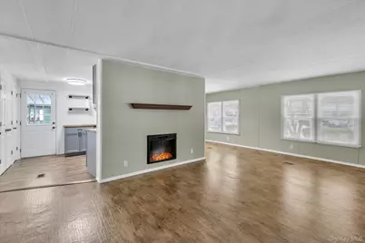 525-183 Riverleigh Avenue #183, Riverhead, NY 11901 - Photo 5